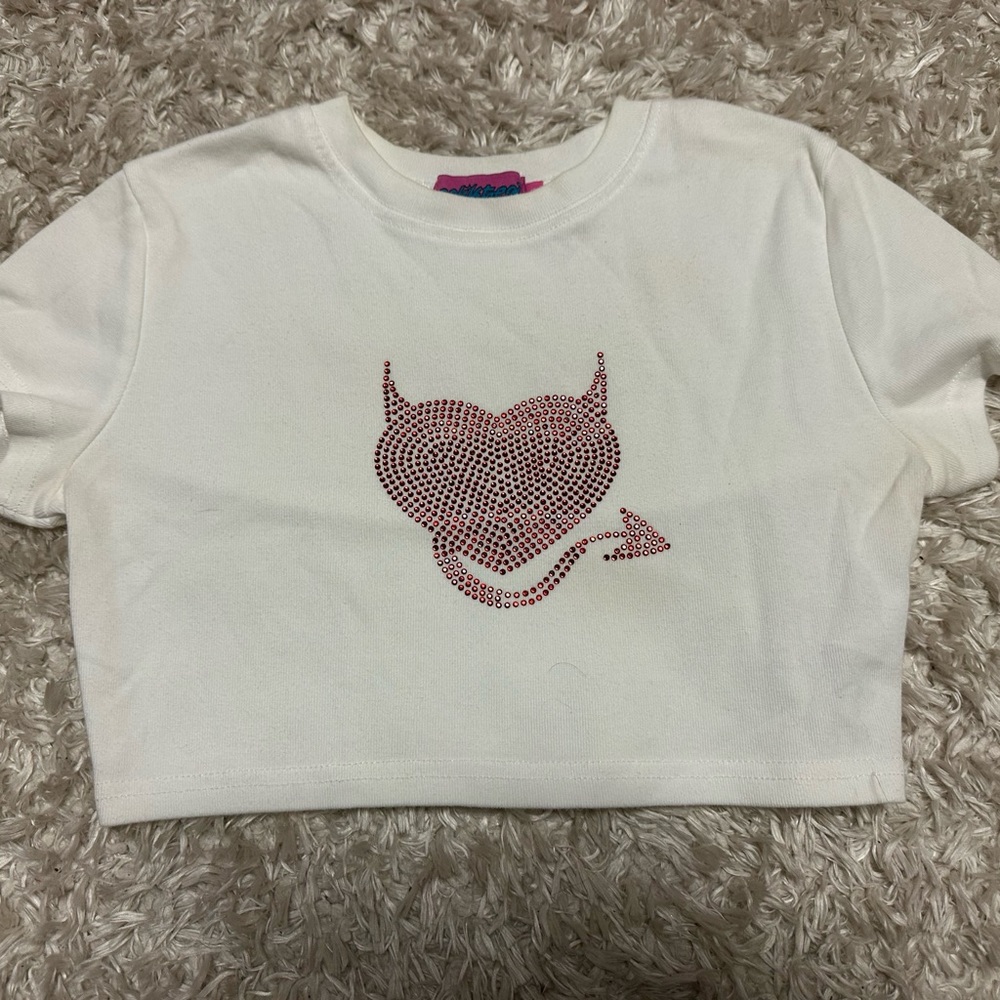 Cropped devil heart tee from edikted!